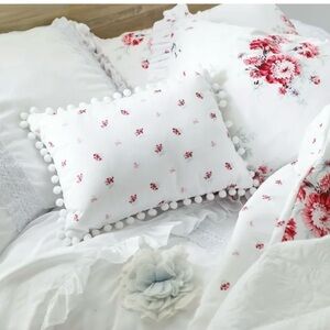 Simply Shabby Chic by Rachel Ashwell Dainty Pink Floral Decorative Pillow